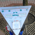 Электрозаправка на стоянке возле парка Чалюскинцев