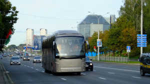 Водитель автобуса должен быть надежным, поскольку ему доверено благополучно доставить пассажиров к месту назначения.